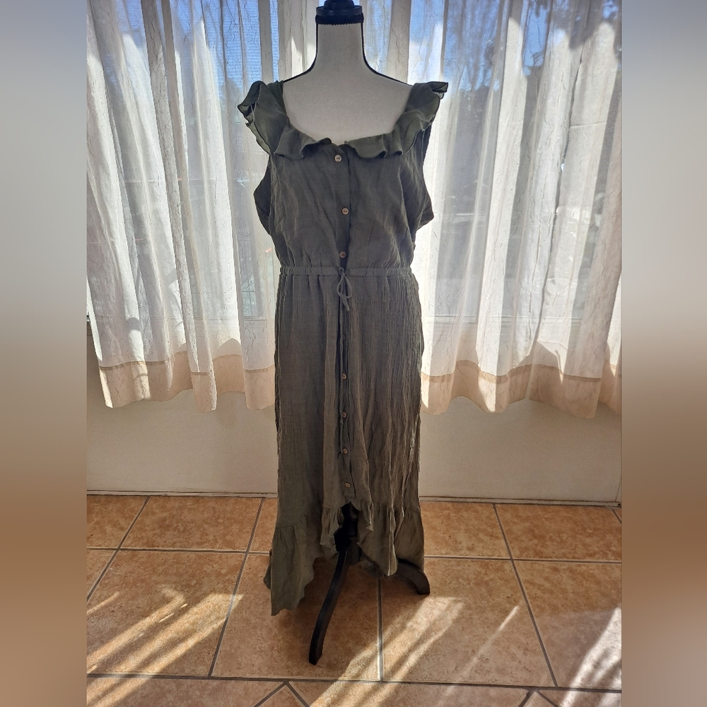 Luxology dark green high low dress. Size Large, great condition.